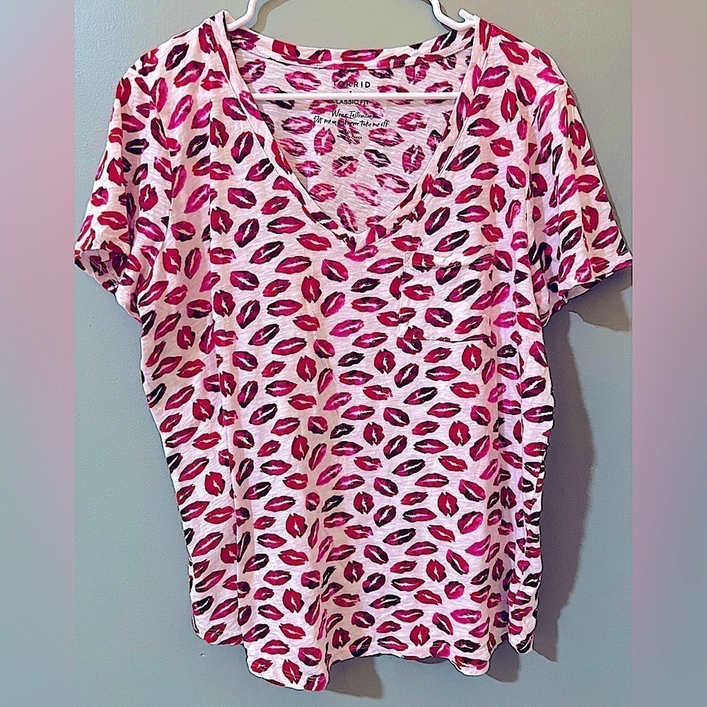 Torrid 100 percent cotton short sleeve pocket tee size 1